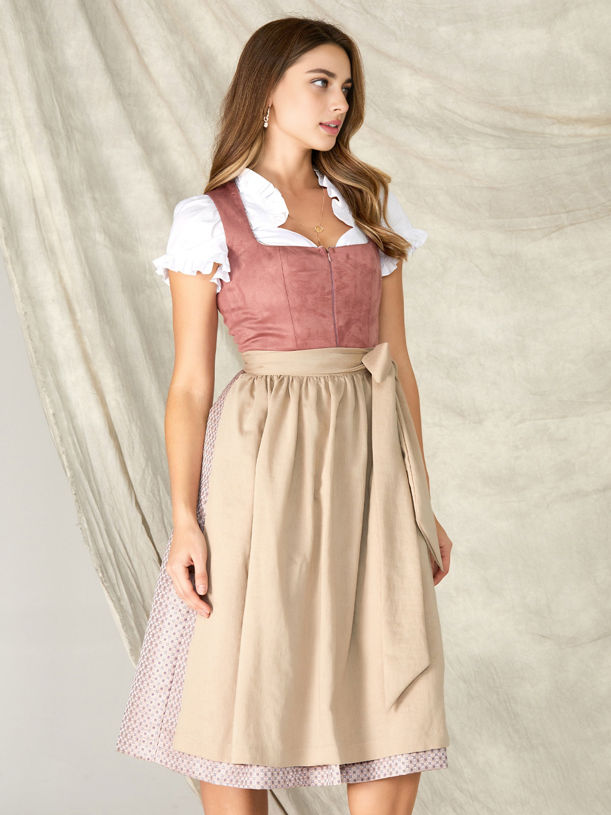 Modernes Dirndl in Rosa – perfekt für den Alltag