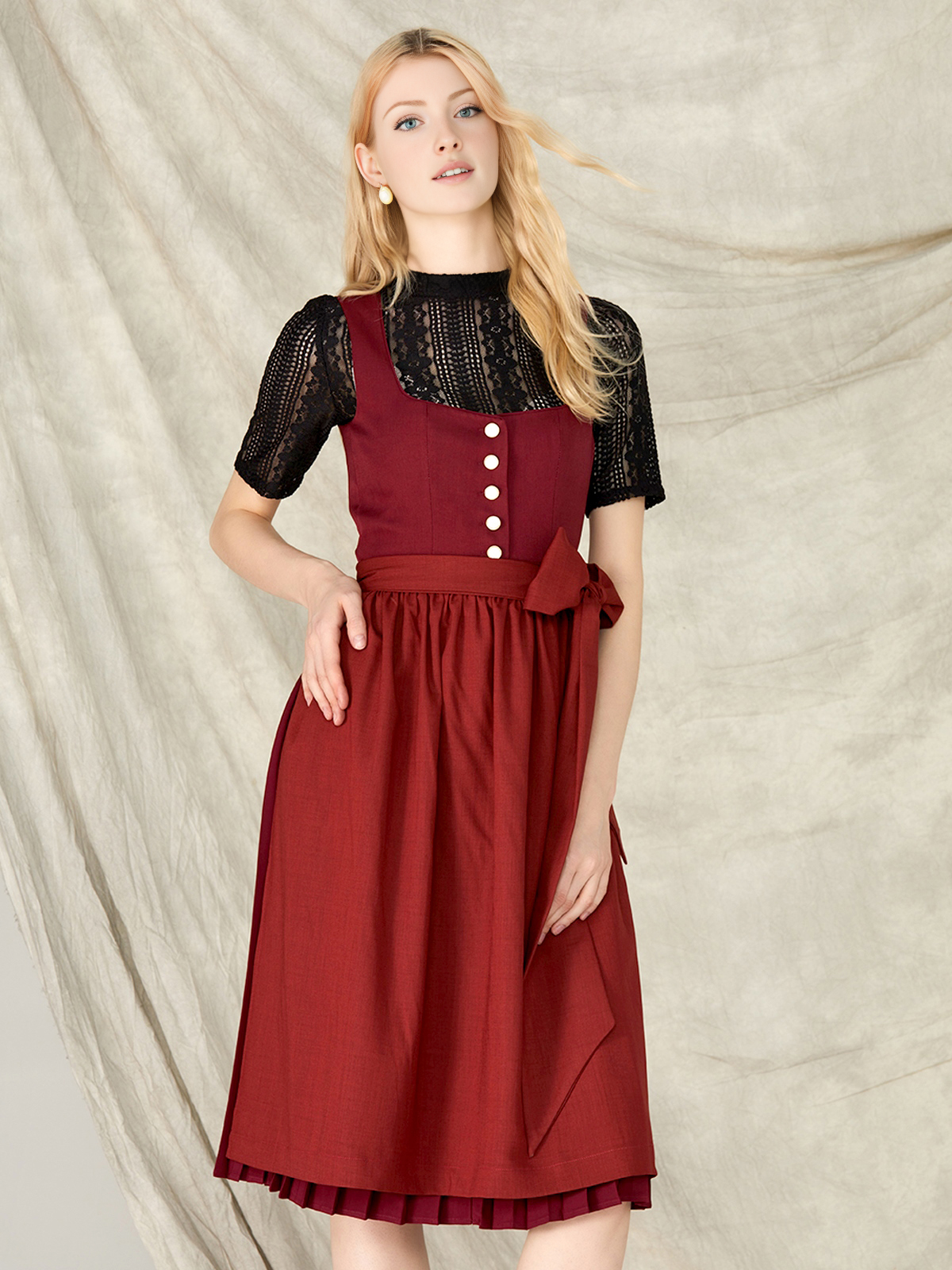 Modernes Dirndl in Rot