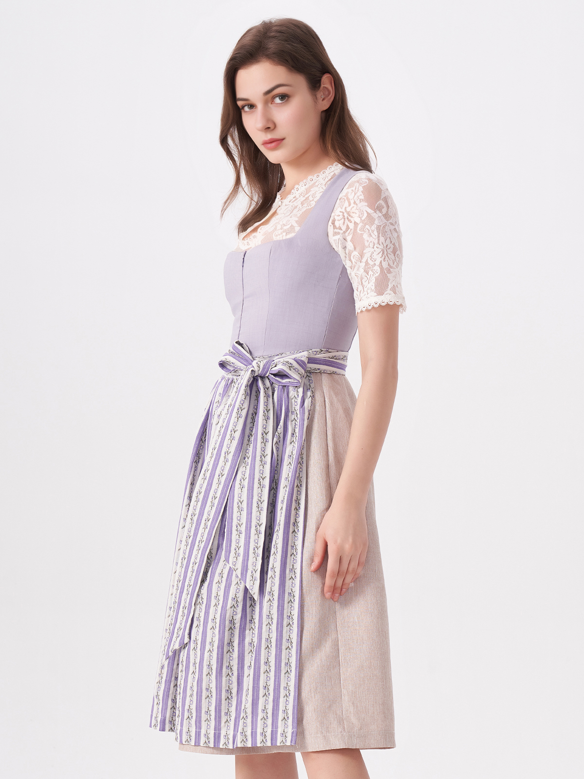Schwarze Dirndl Bluse mit lila Dirndl