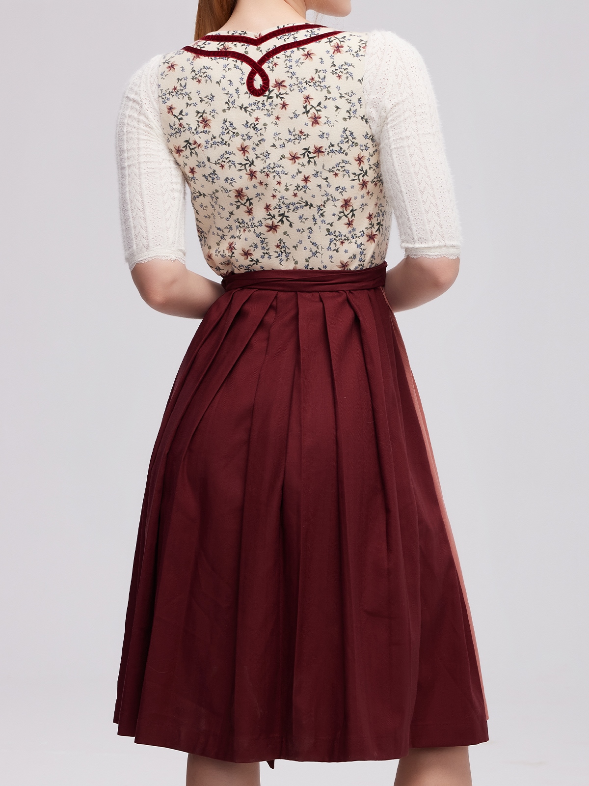 Dirndl Pink Samt – Eleganz in Rosa