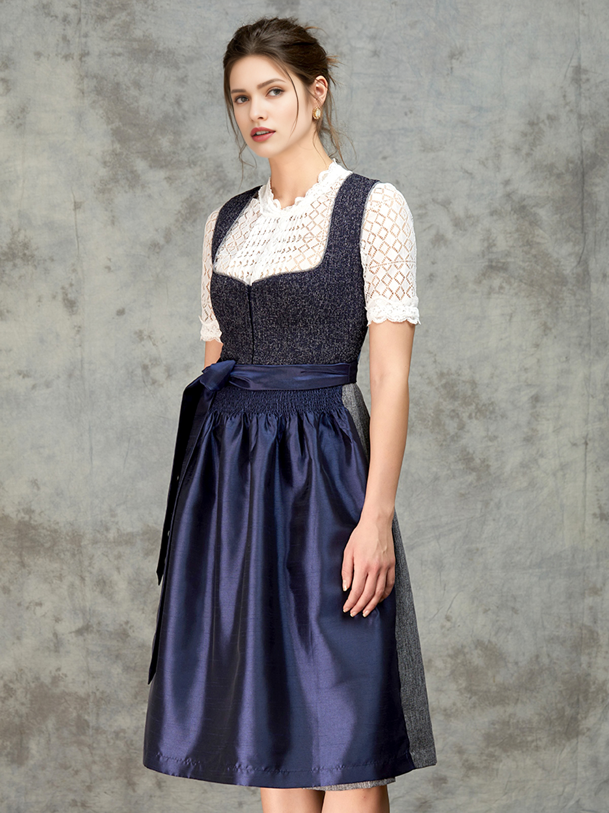 Dirndl in Blau