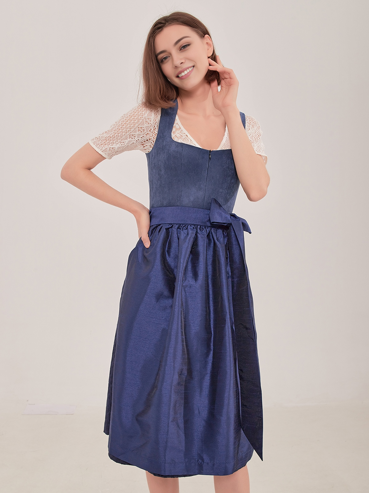 Dirndl in Blau – ein Blickfang für jeden Anlass