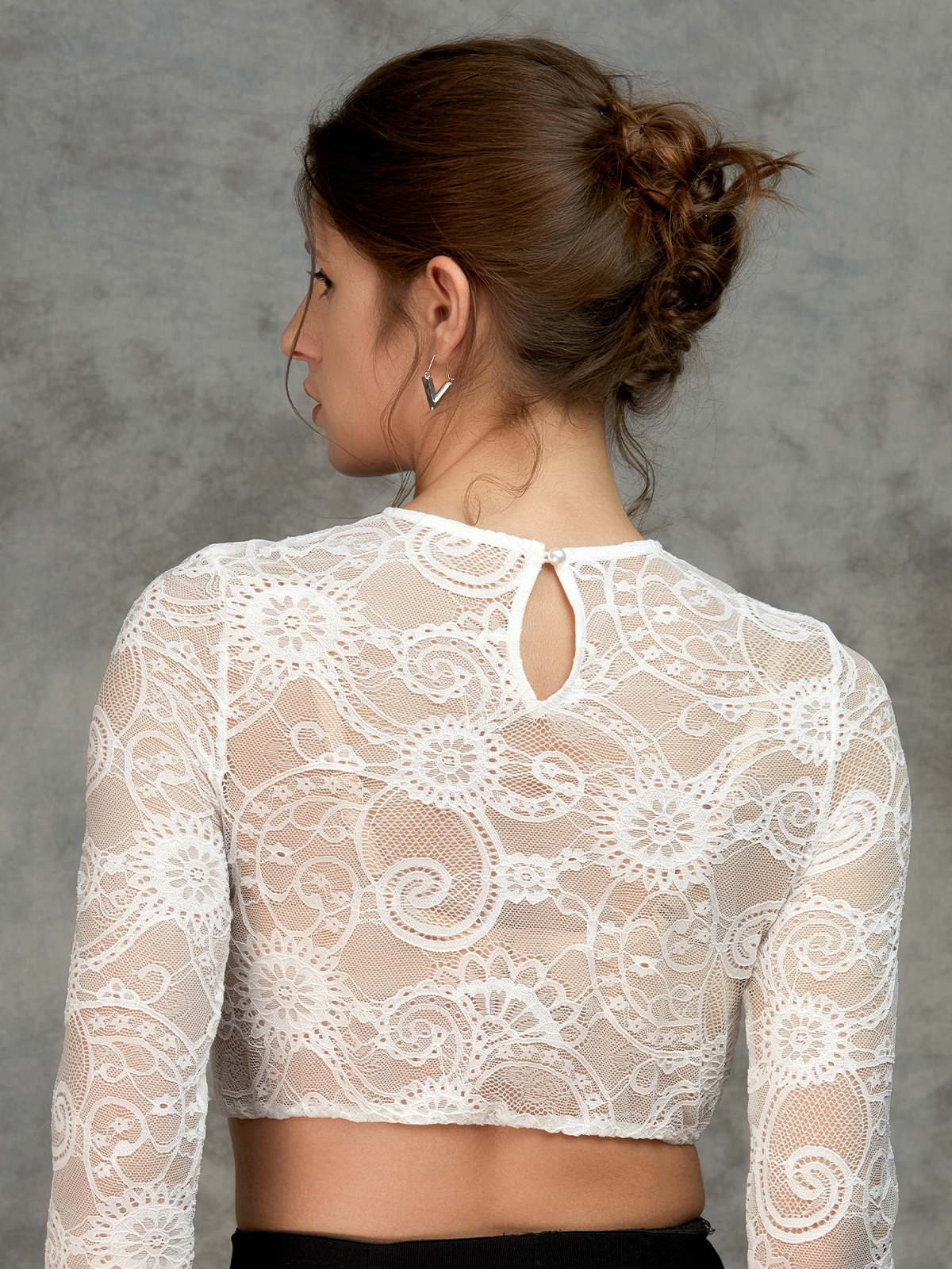 Dirndlbluse schwarz hochgeschlossen mit eleganter Spitze