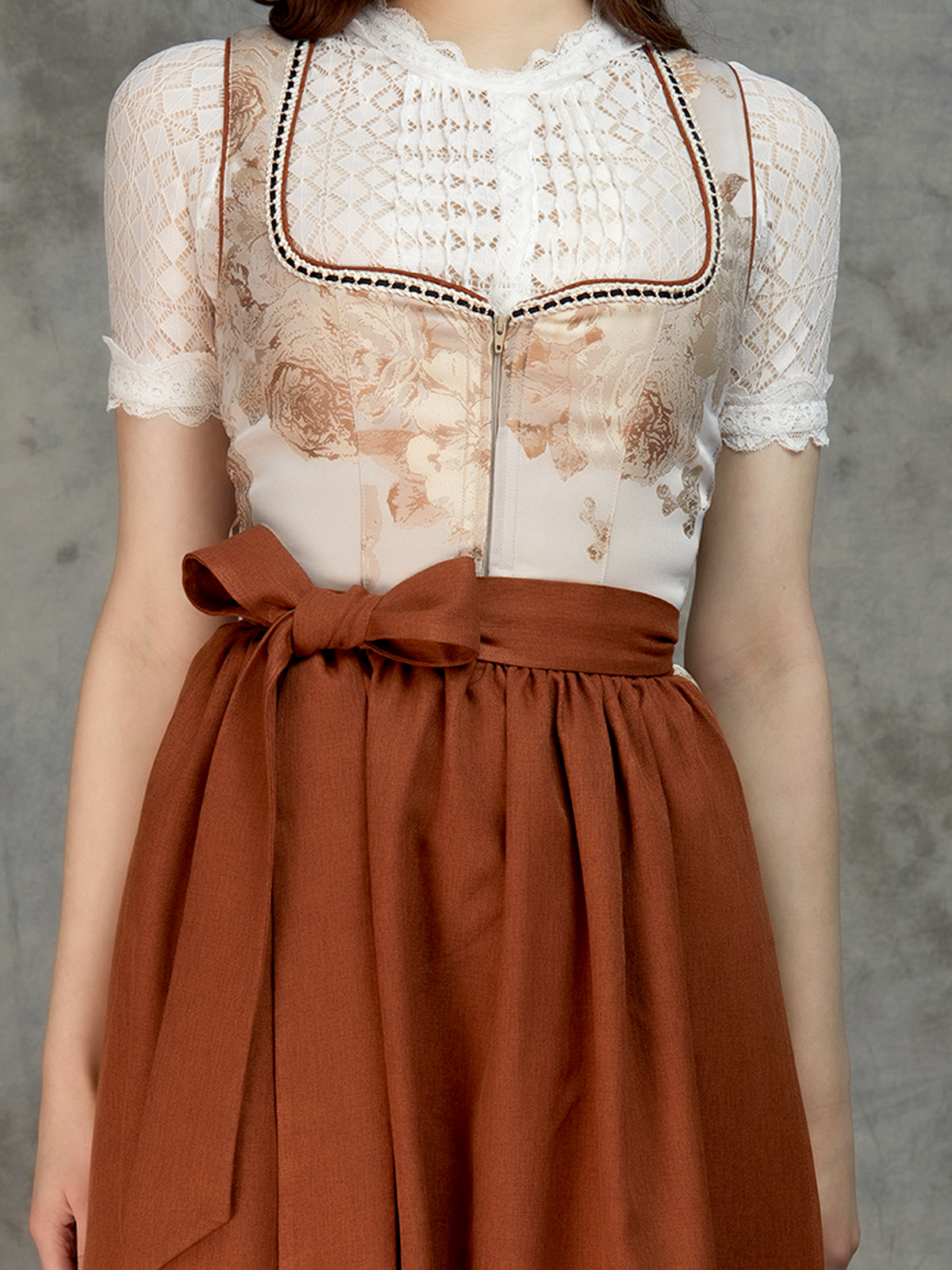 Samt Dirndl in Rosa