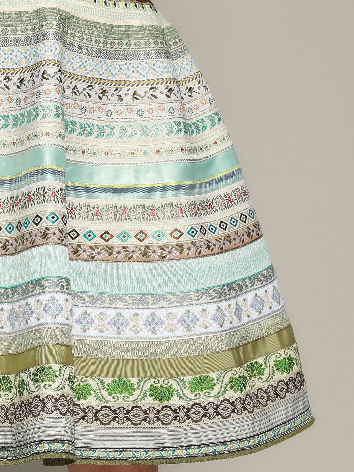 Ein elegantes Dirndl Lindgrün in Aktion