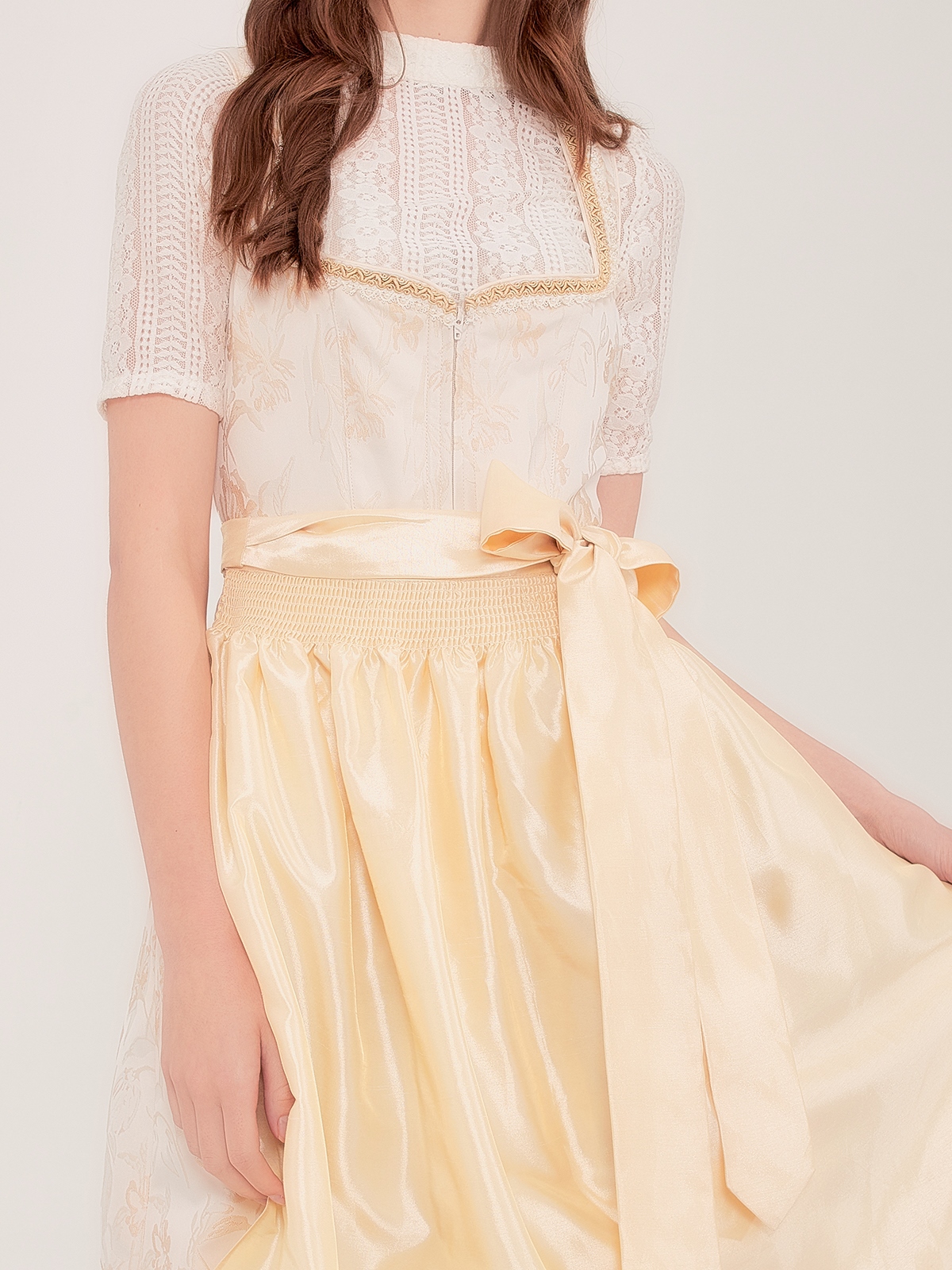 Dirndl in Gelb – perfekt für sommerliche Festivals