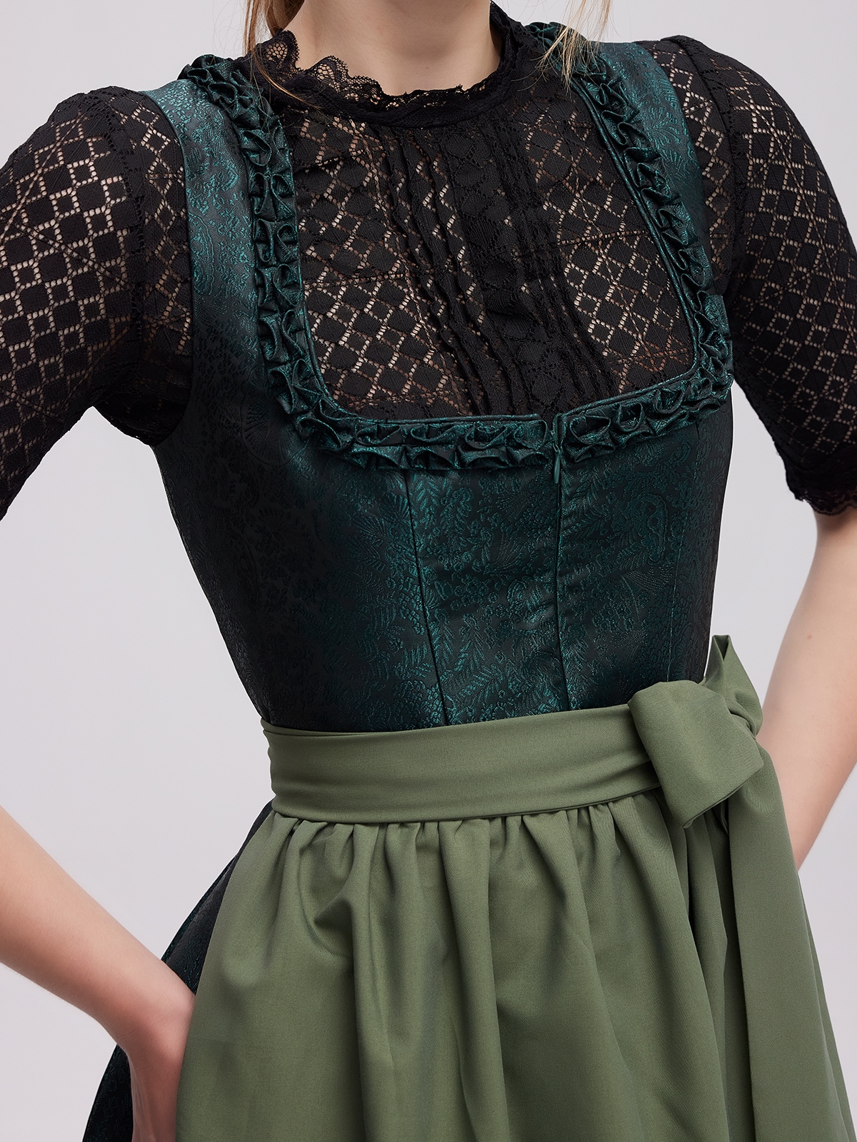 Dirndl Grün Samt mit eleganter Bluse