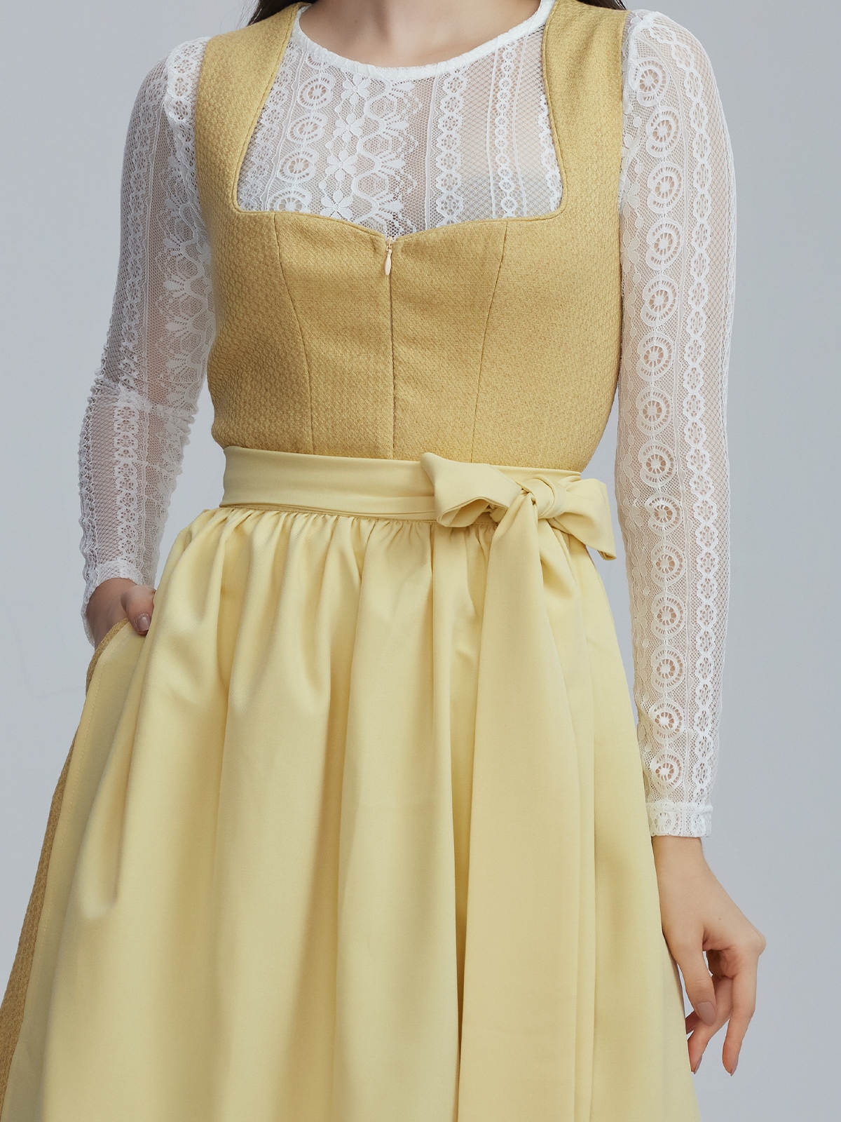 Modernes Dirndl Gelb mit schlankem Schnitt