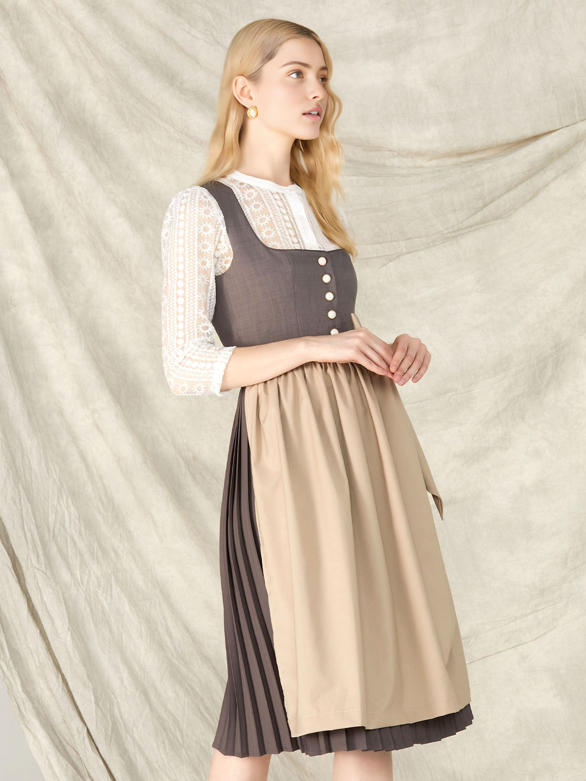 Dirndlbluse langarm V-Ausschnitt in Grau