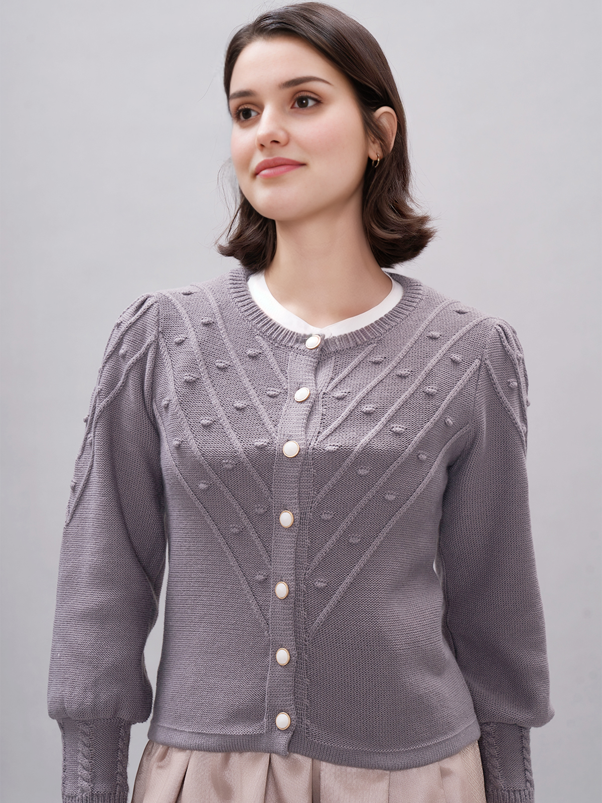 Ein elegantes rosa Dirndl mit Spitzenverzierung