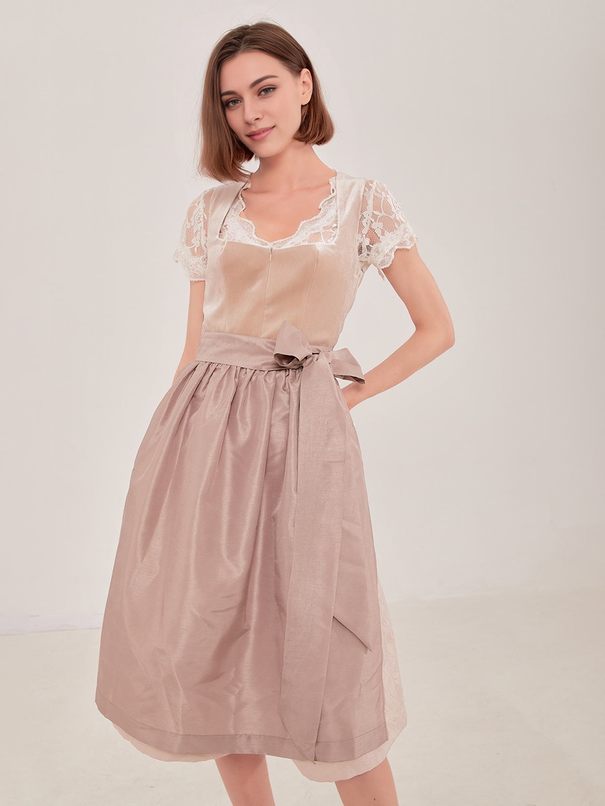 Graue Lederhose in modernem Design