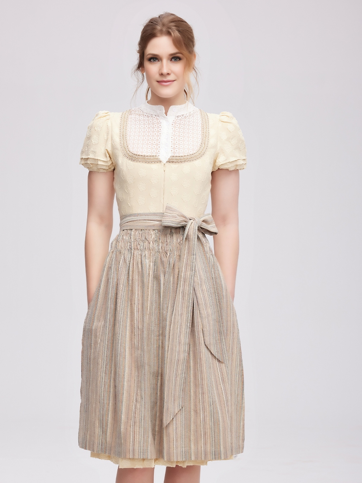 Elegantes rotes Samt-Dirndl