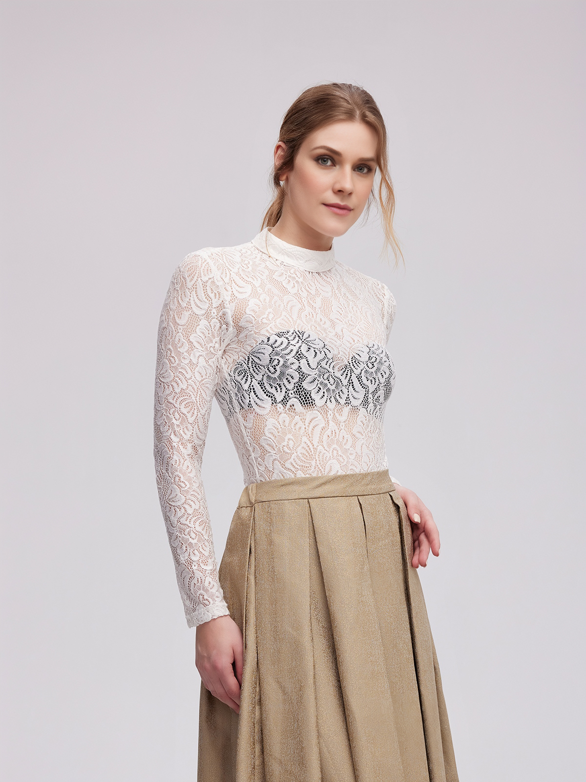 Dirndl-Bluse in Weiß – perfekt für jede Größe