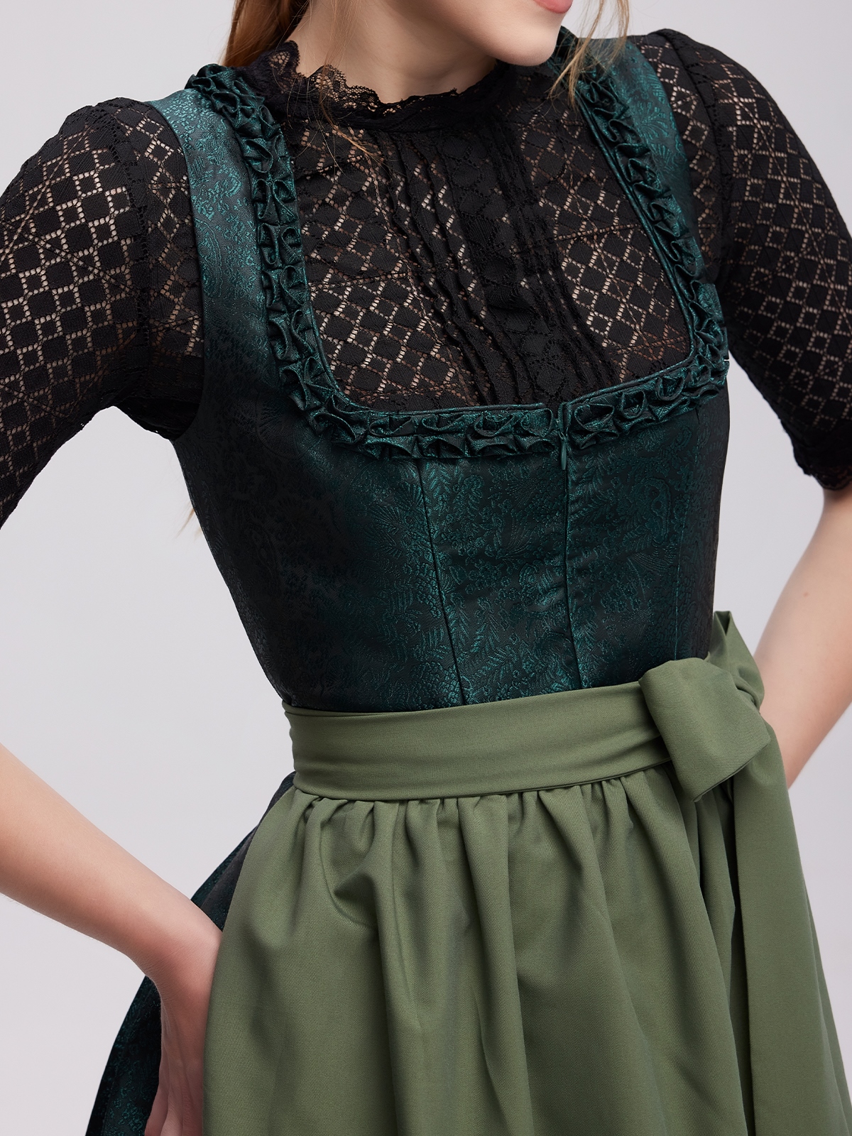Dirndl Rot Samt in Grün