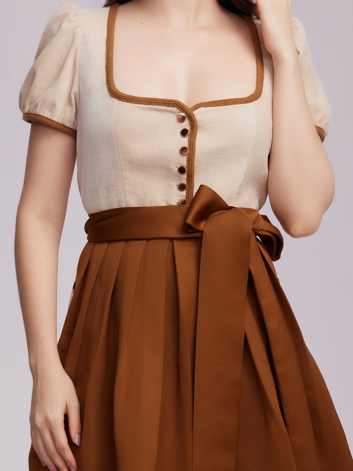 Grün Pinkes Dirndl mit modernem Schnitt
