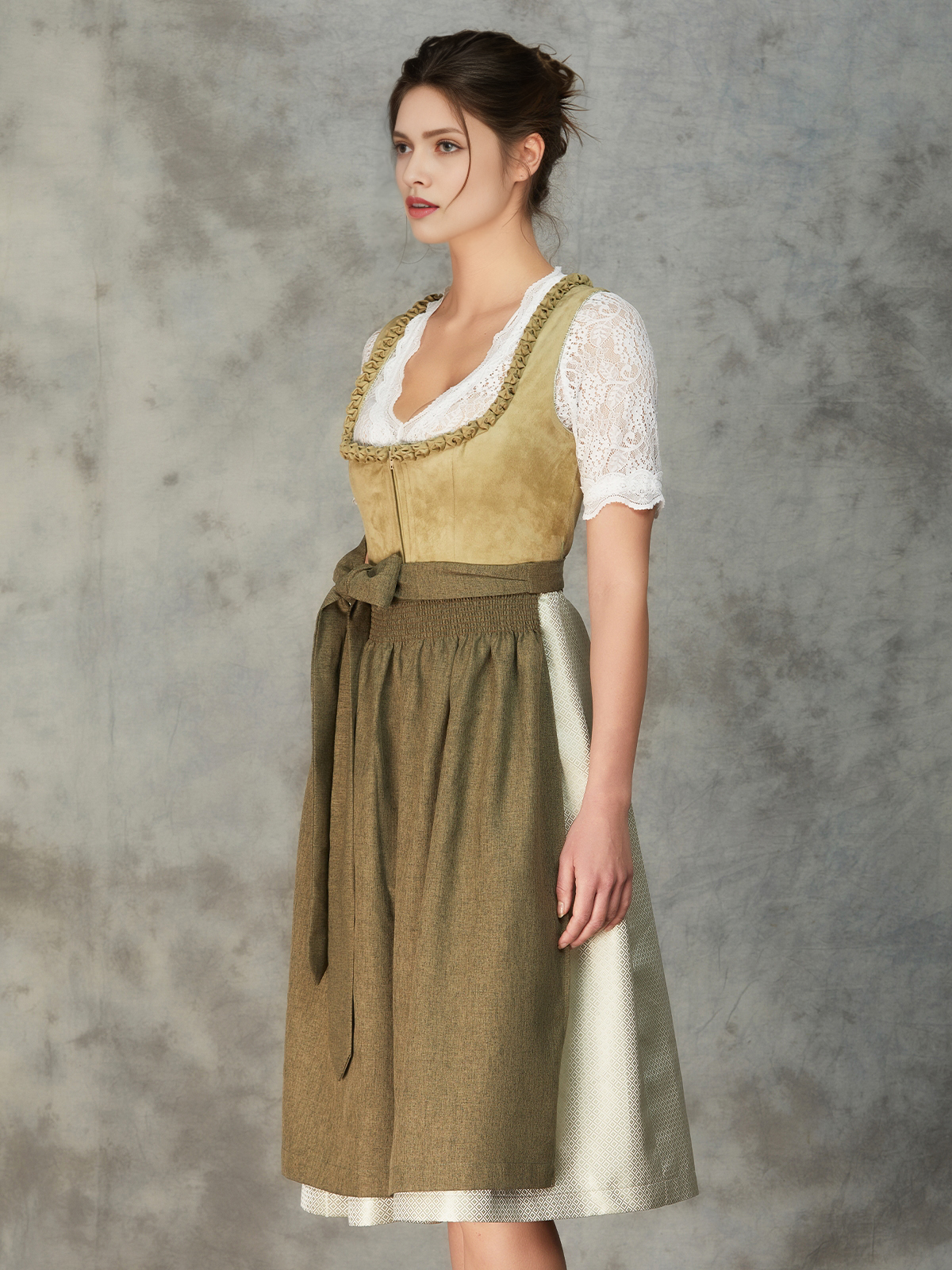 Dirndl Royalblau in Grün