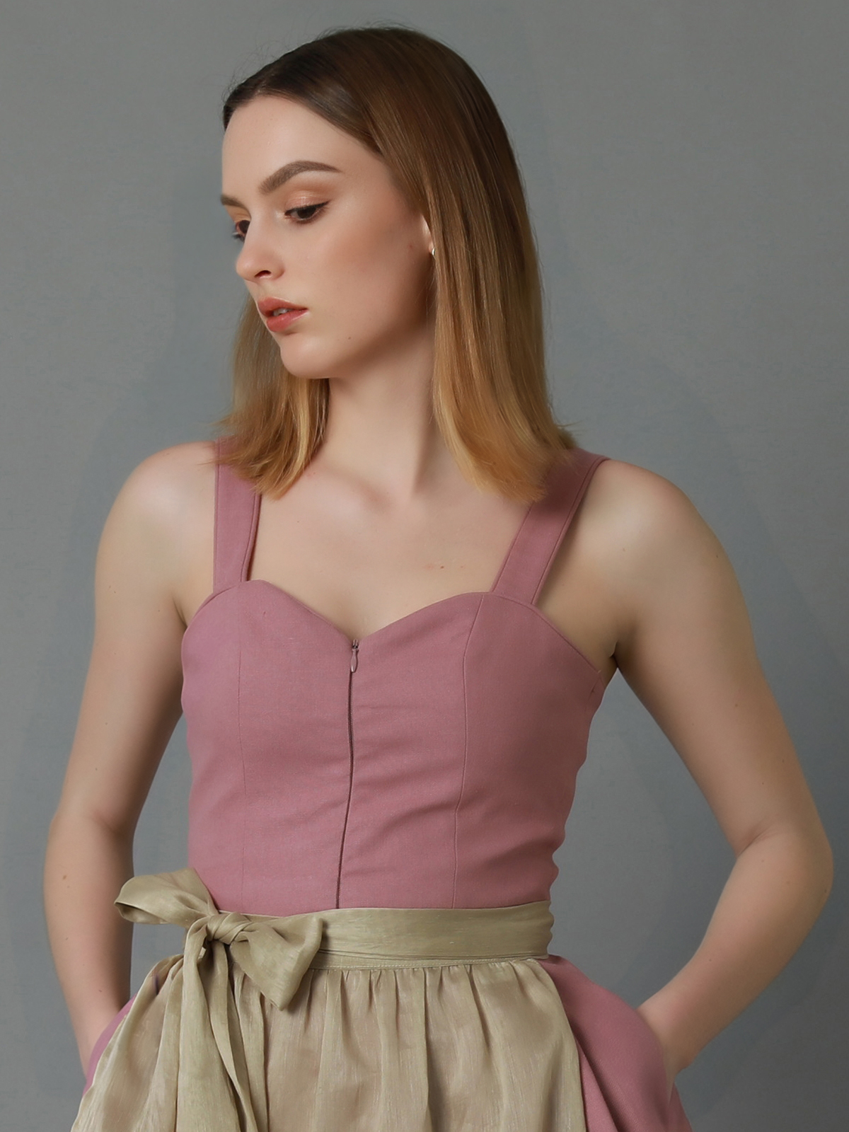 Dirndl in Rosa mit traditionellem Schnitt