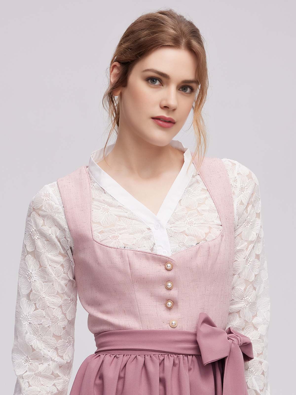 Dirndl mit rosa Bluse und Rund-Ausschnitt