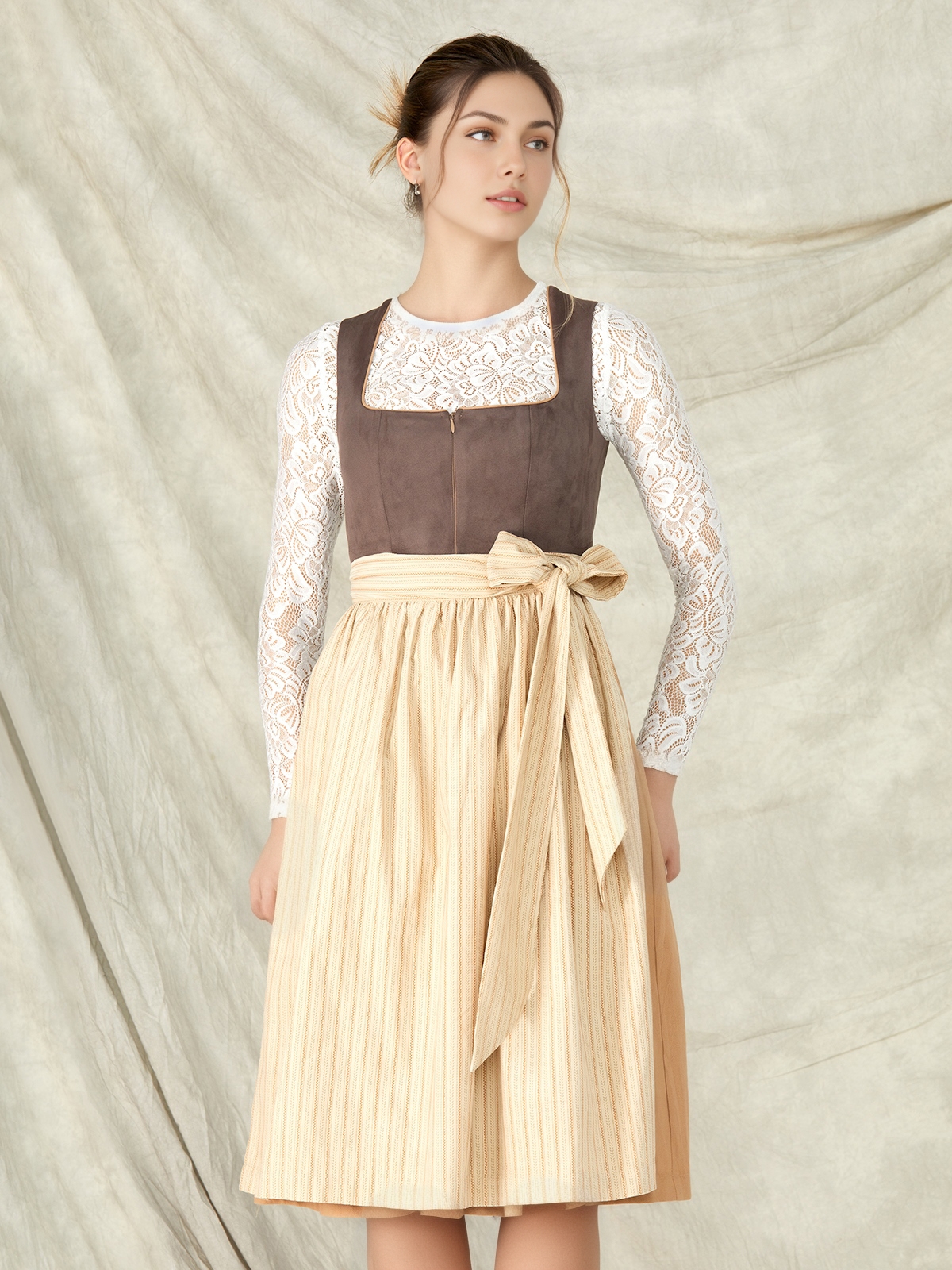 Dirndl Samt Grau in eleganter Ausführung