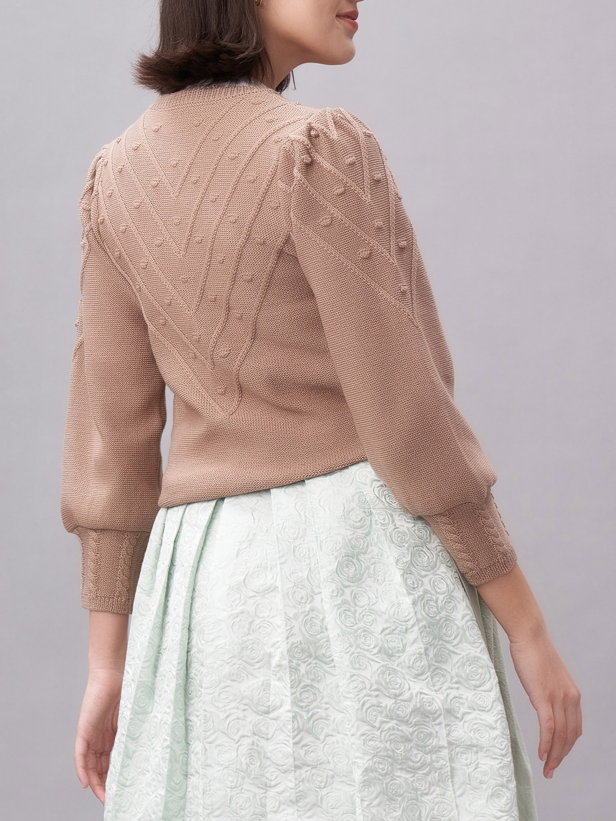 Modernes Dirndl Khaki mit schlanker Silhouette