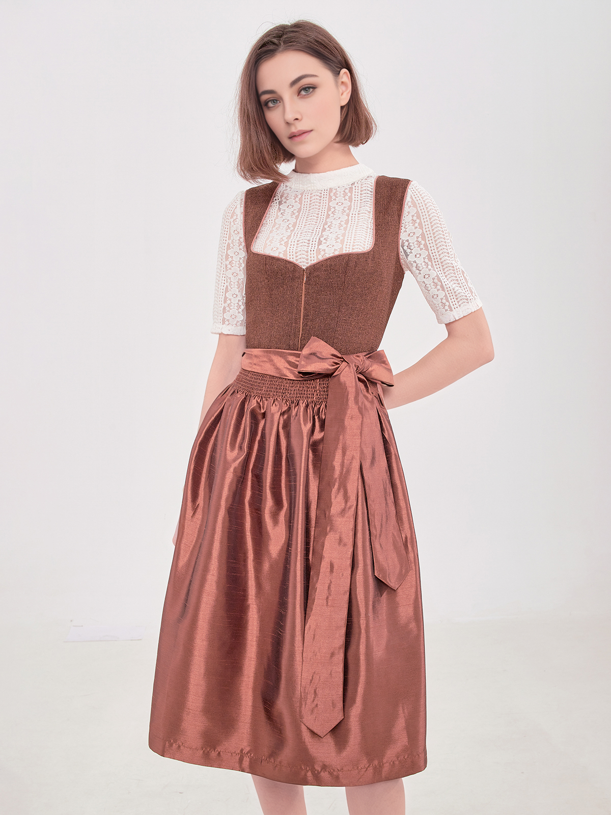 Grün Rosa Dirndl mit traditionellem Schnitt