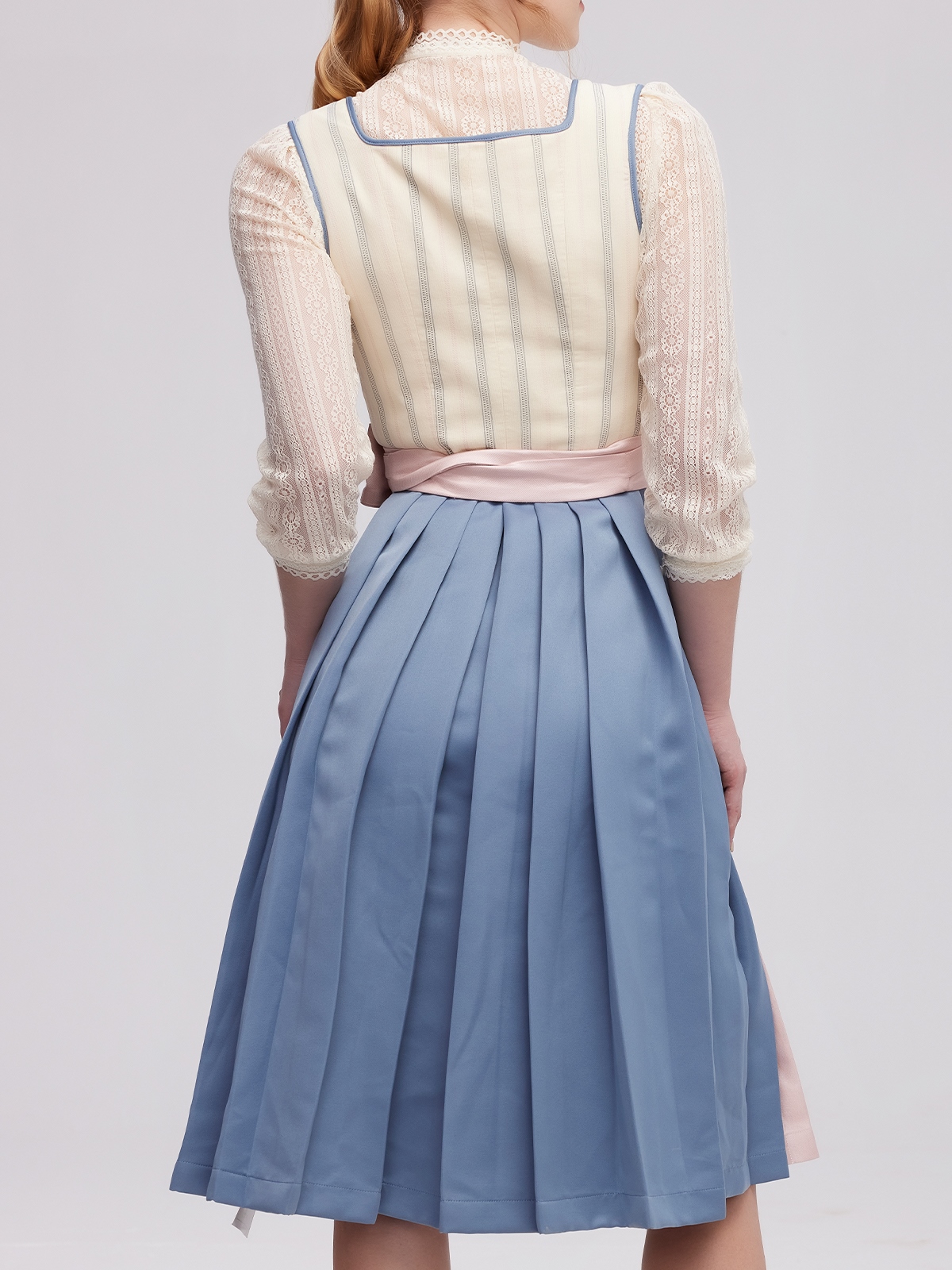 Modernes Dirndl in blau-beigen Tönen