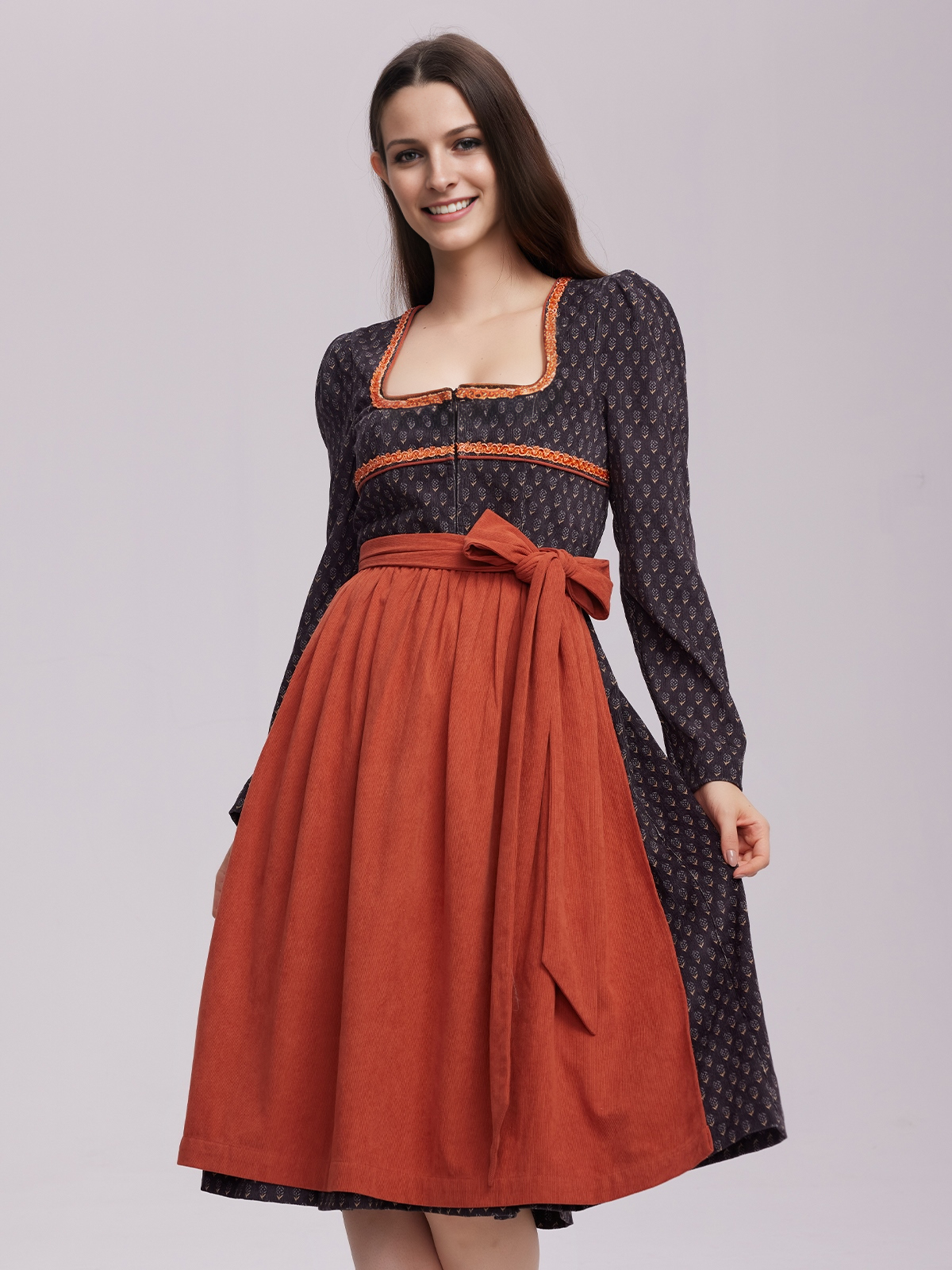 Elegantes schwarzes Dirndl