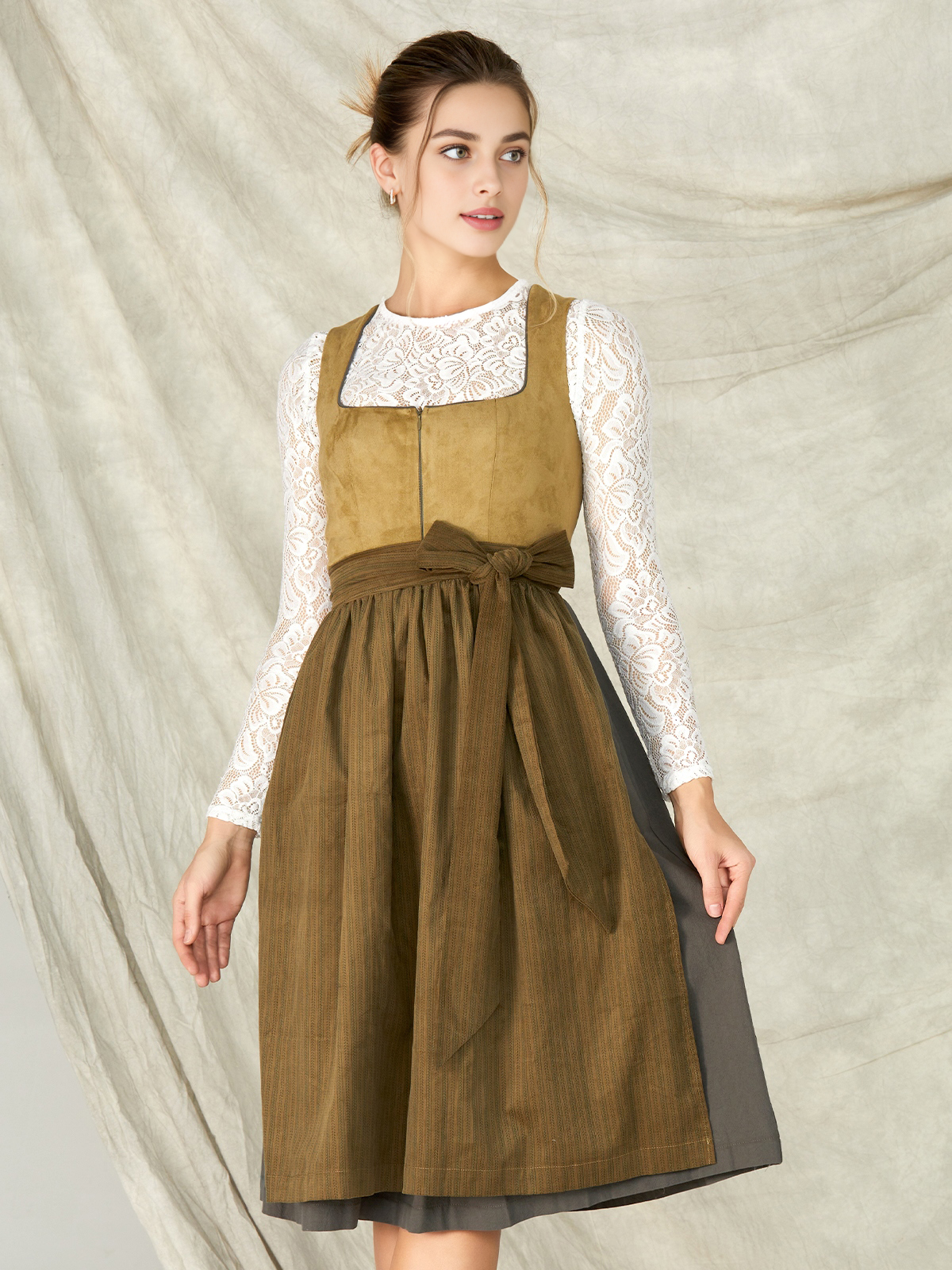 Dirndl mit Herzausschnitt in Grün