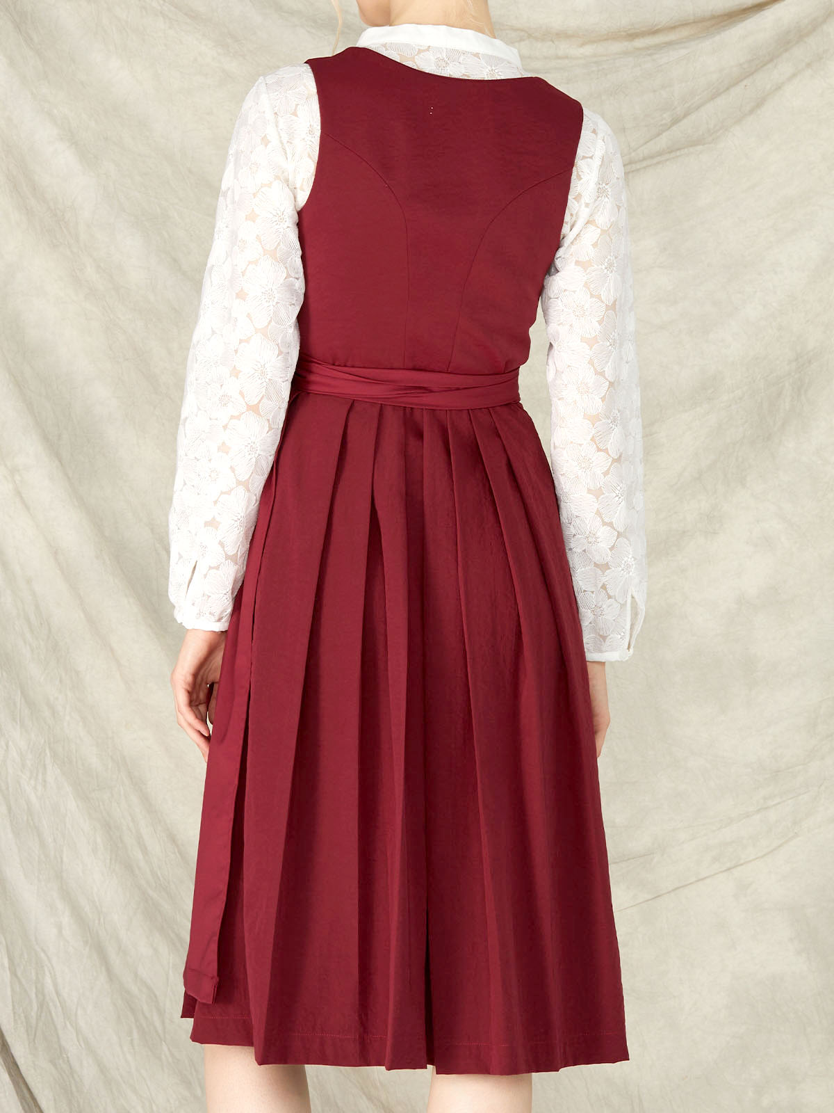 Dirndlbluse mit kurzen Ärmeln in Rot