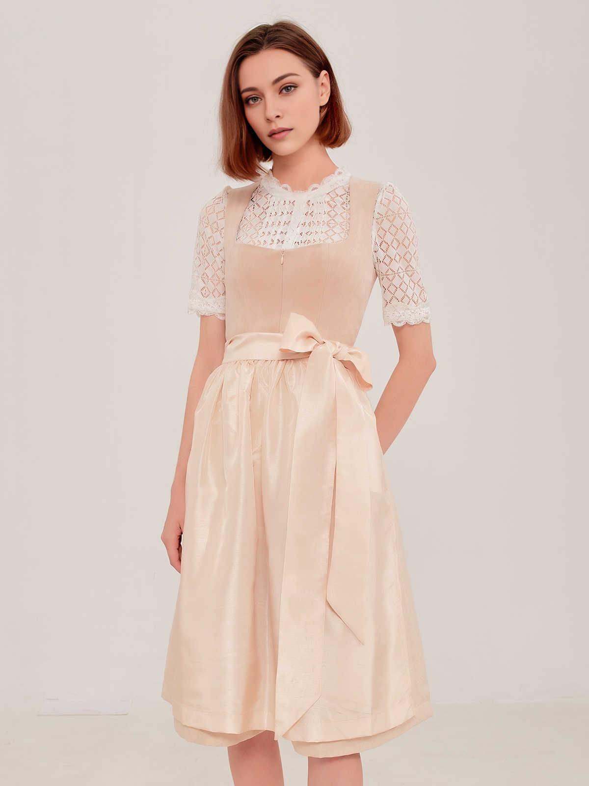 Dirndl in zartem Flieder