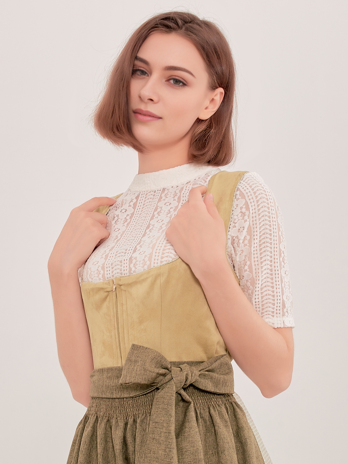 Elegantes grünes Dirndl mit traditionellem Schnitt