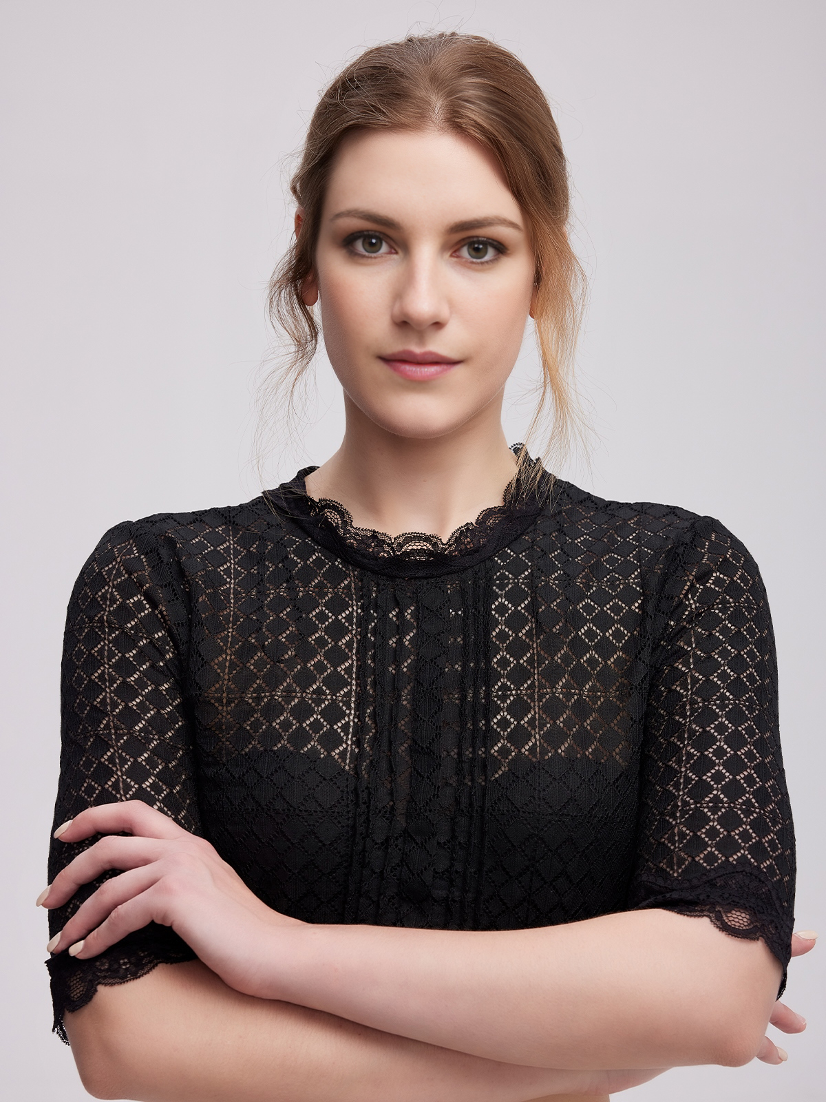 Dirndl Schwarz mit eleganter Bluse