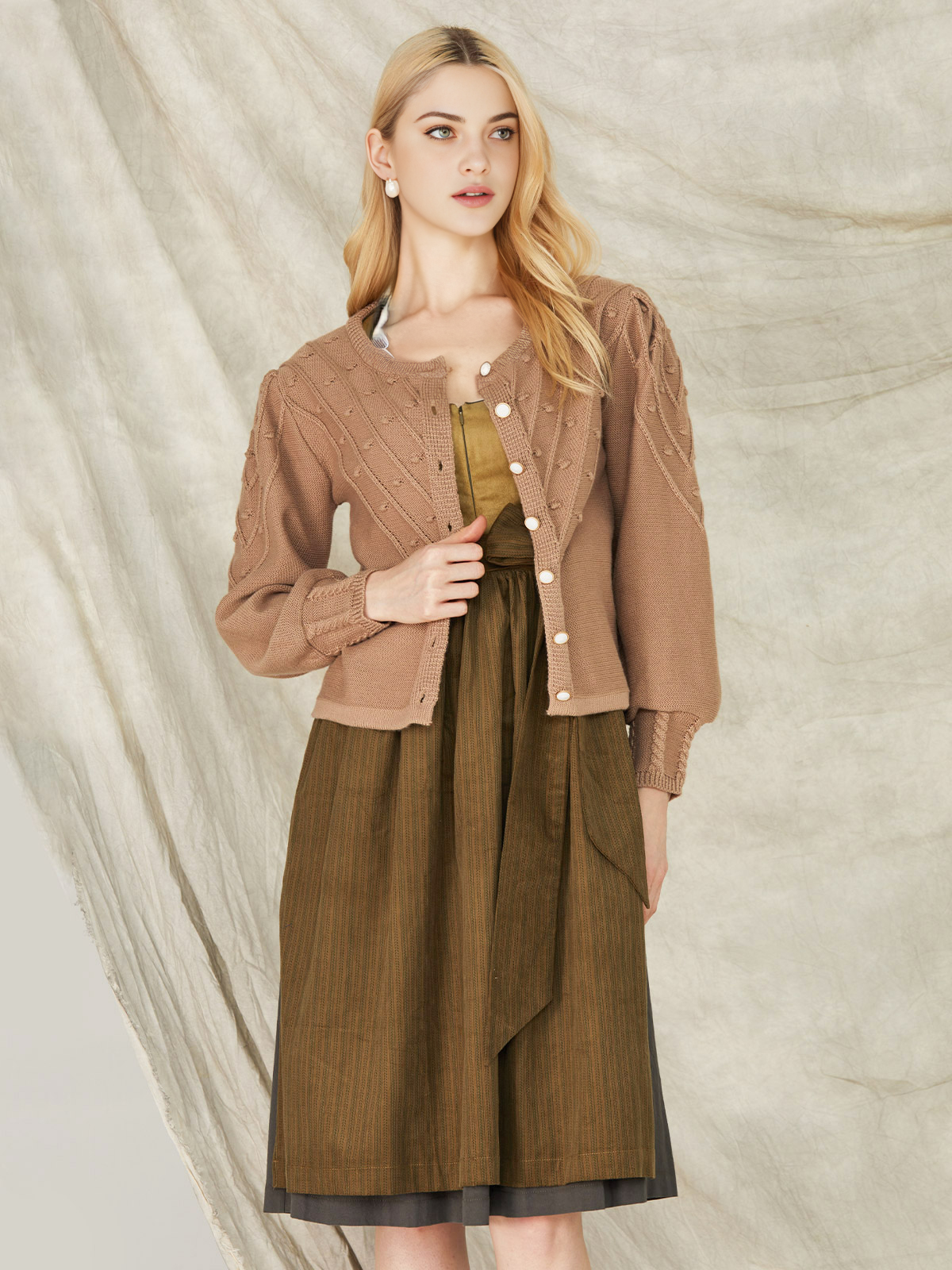 Klassisches Dirndl in Braun