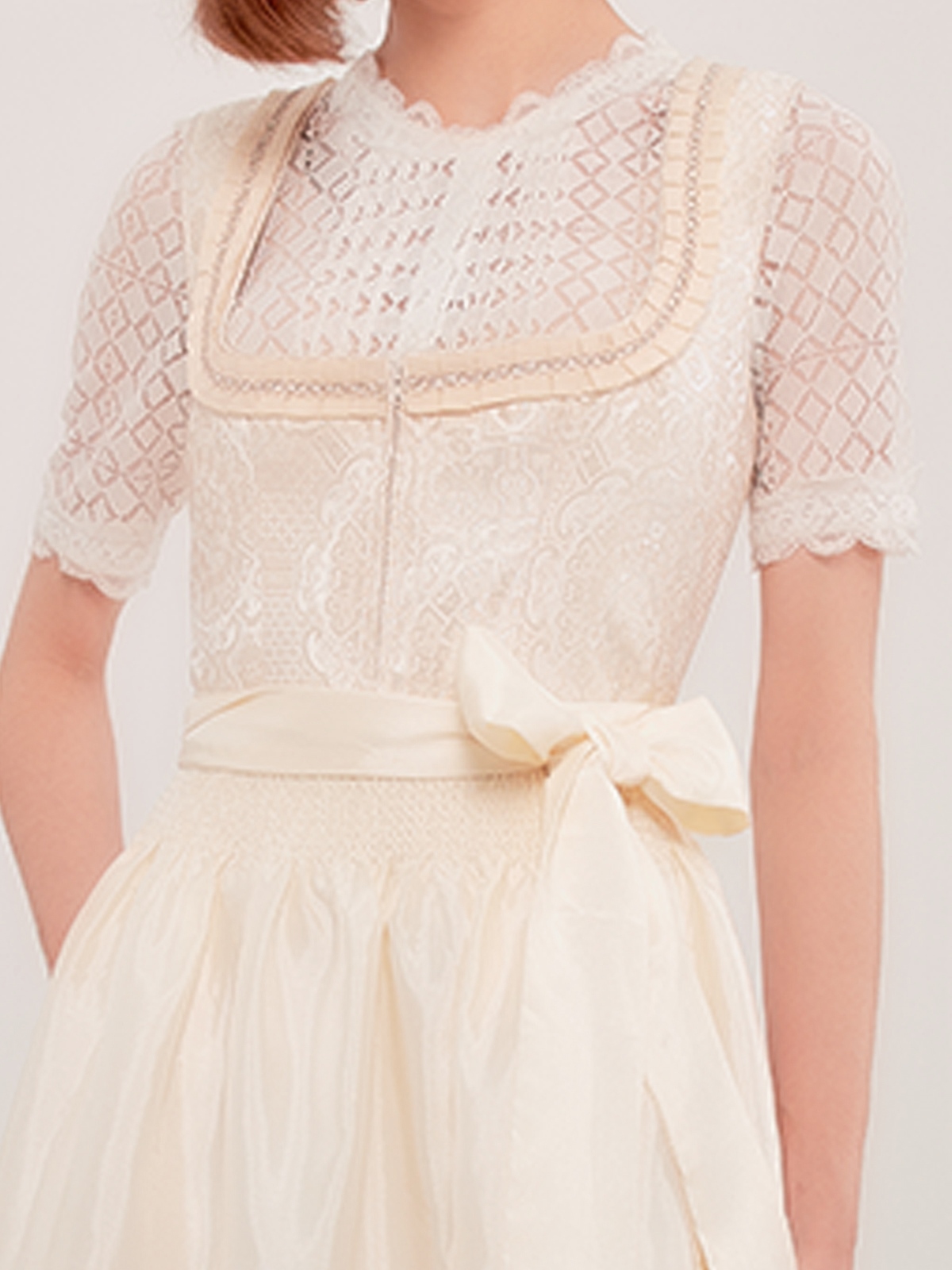 Dirndl in Weiß – zeitlose Eleganz für jeden Anlass