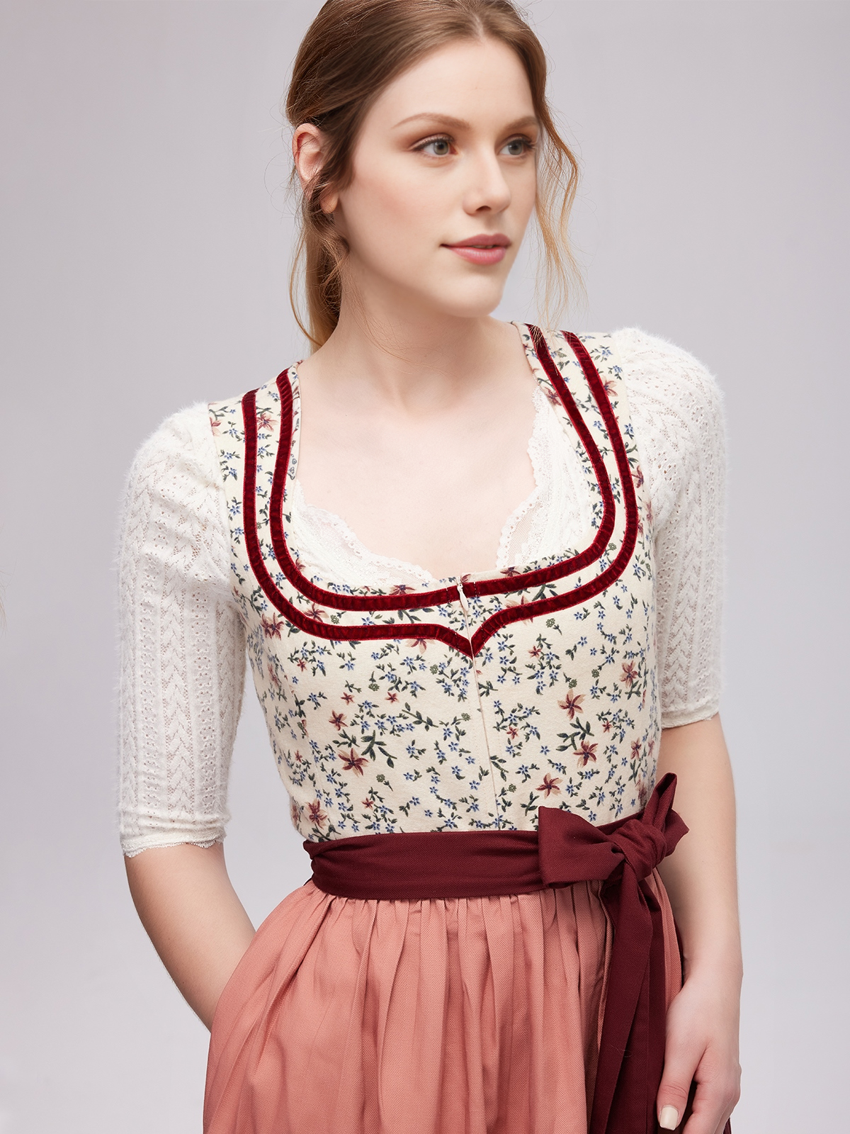 Dirndl in zartem Hellblau
