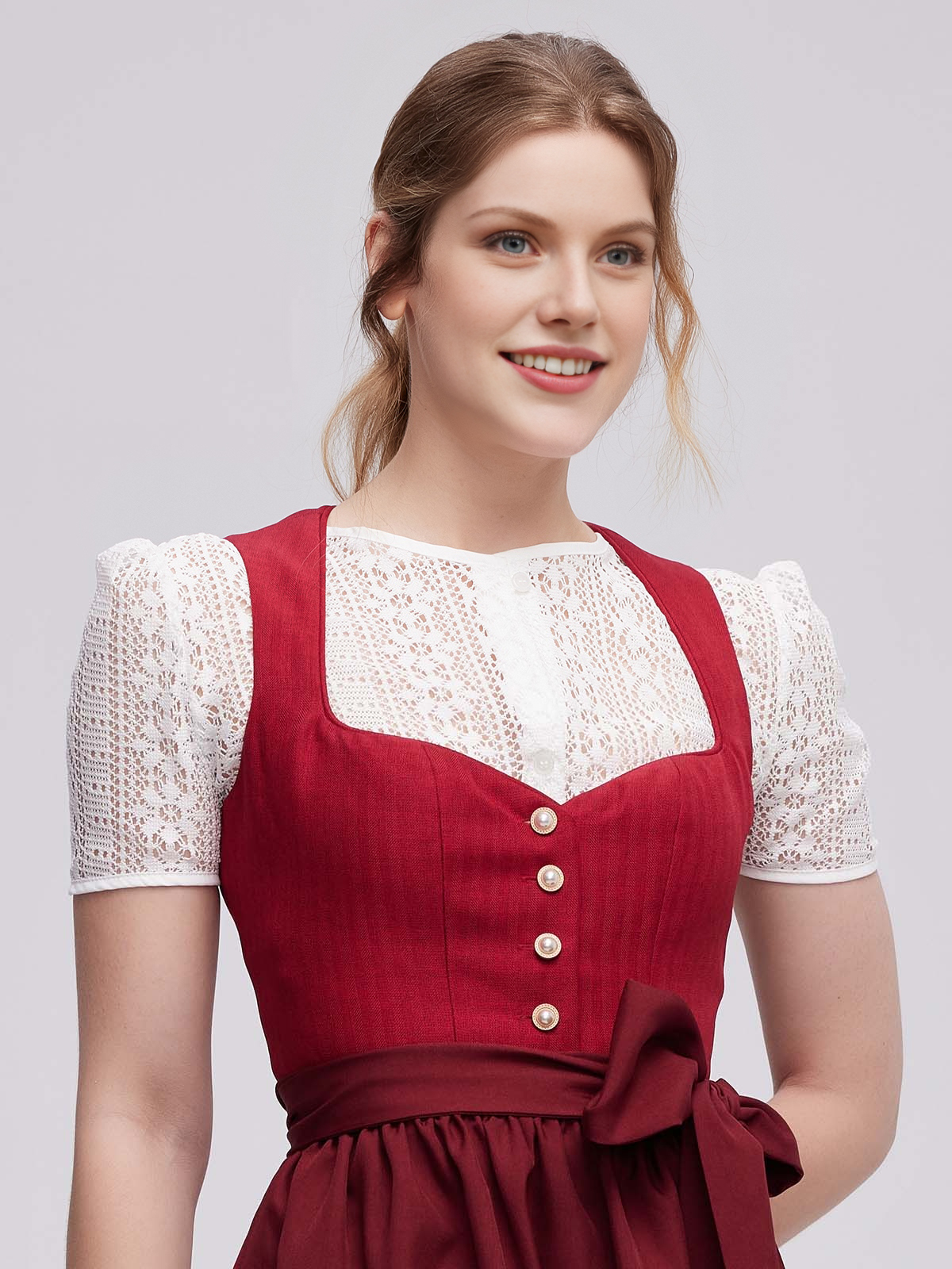 Dirndl in violettem Samt