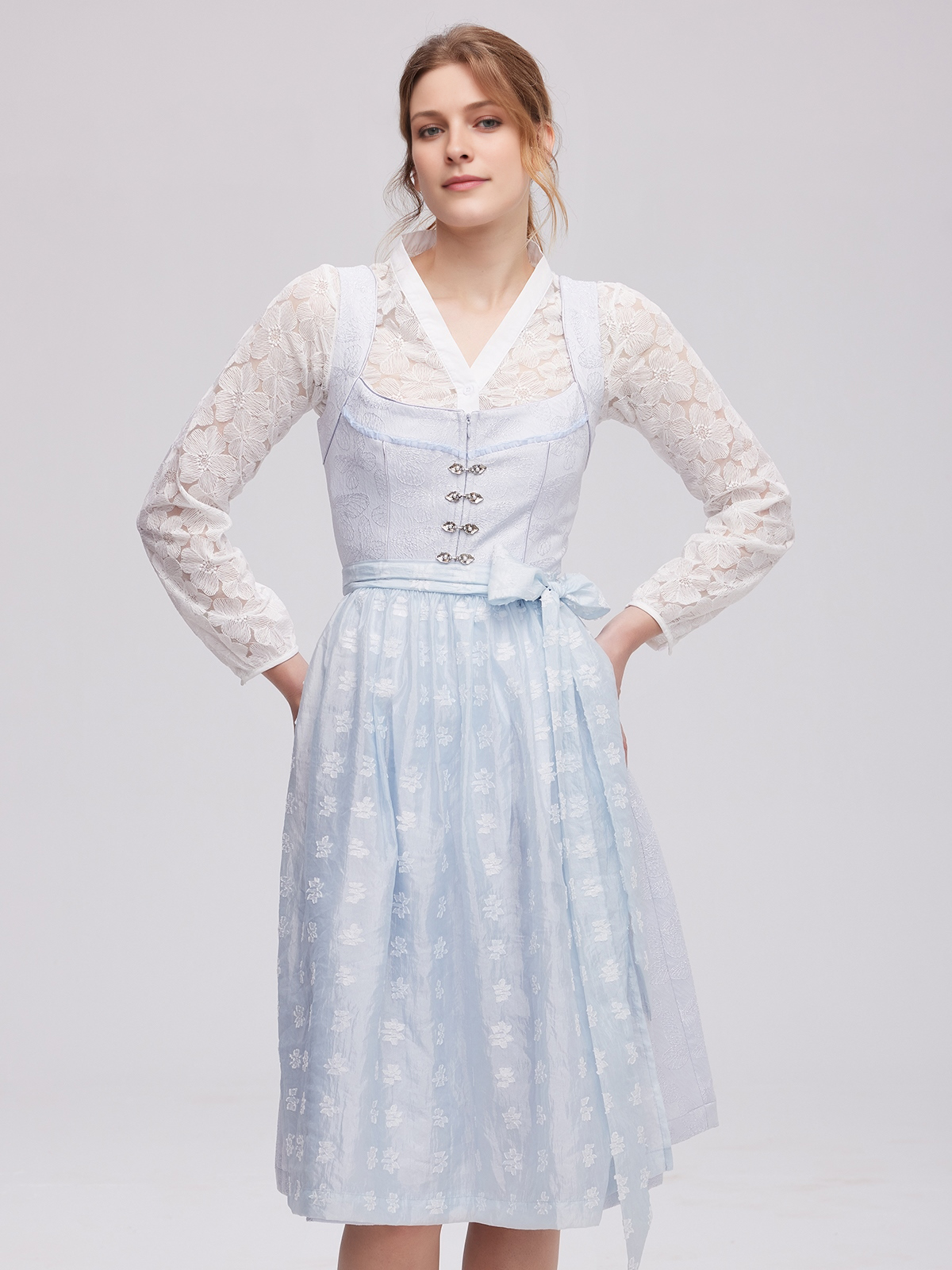 Modernes Dirndl in Blau